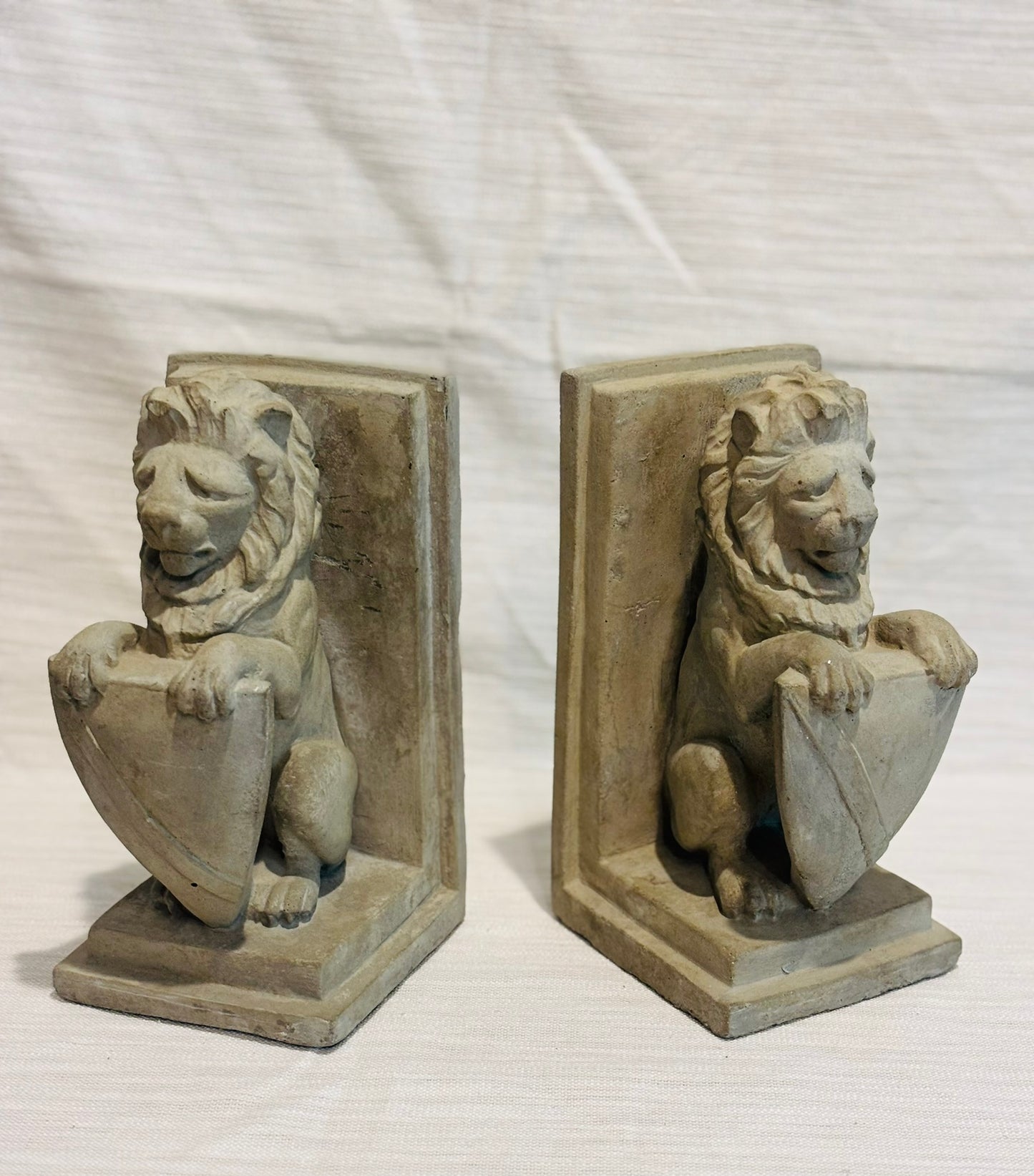 Pair of stone lion bookends 9 h 4.5 d 4.25 w 1992