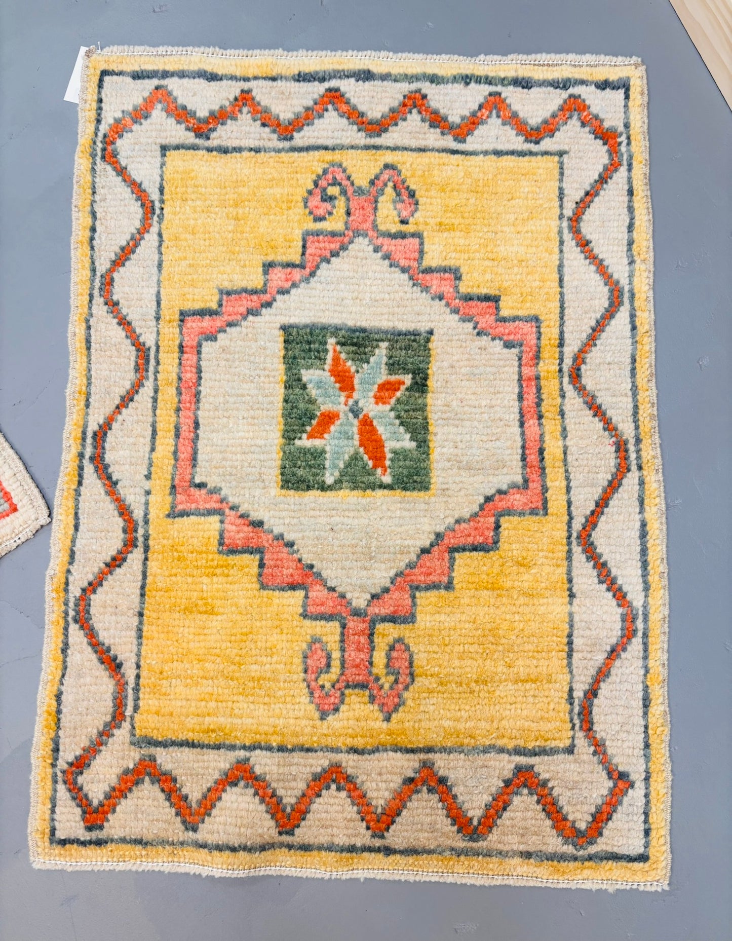 Vintage-Inspired Turkish Rug 28 x 38.5