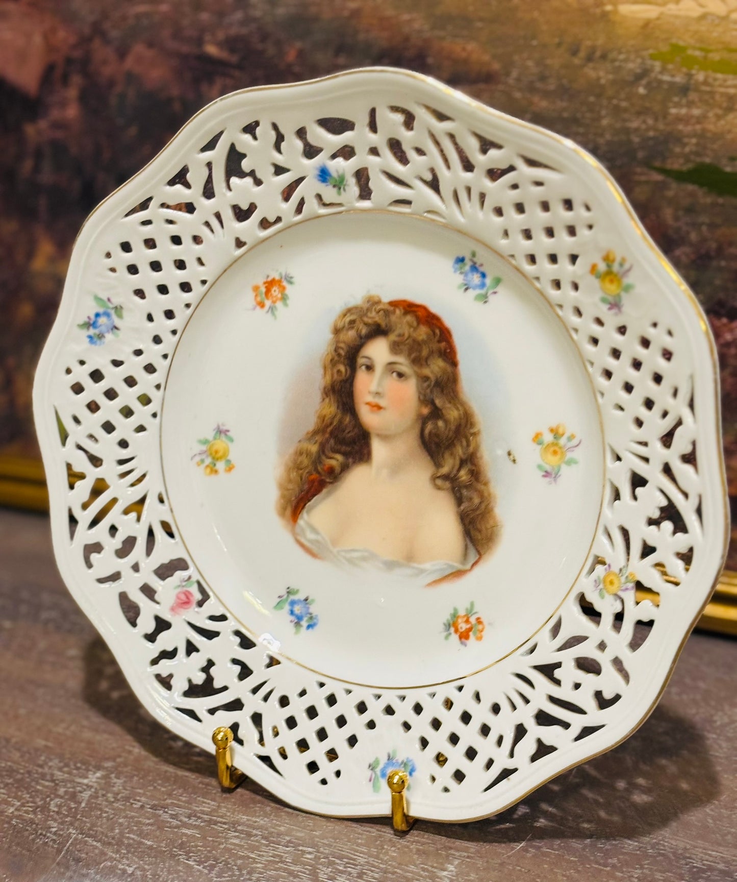 White Germany Reticulated Portrait Plate 10 w
