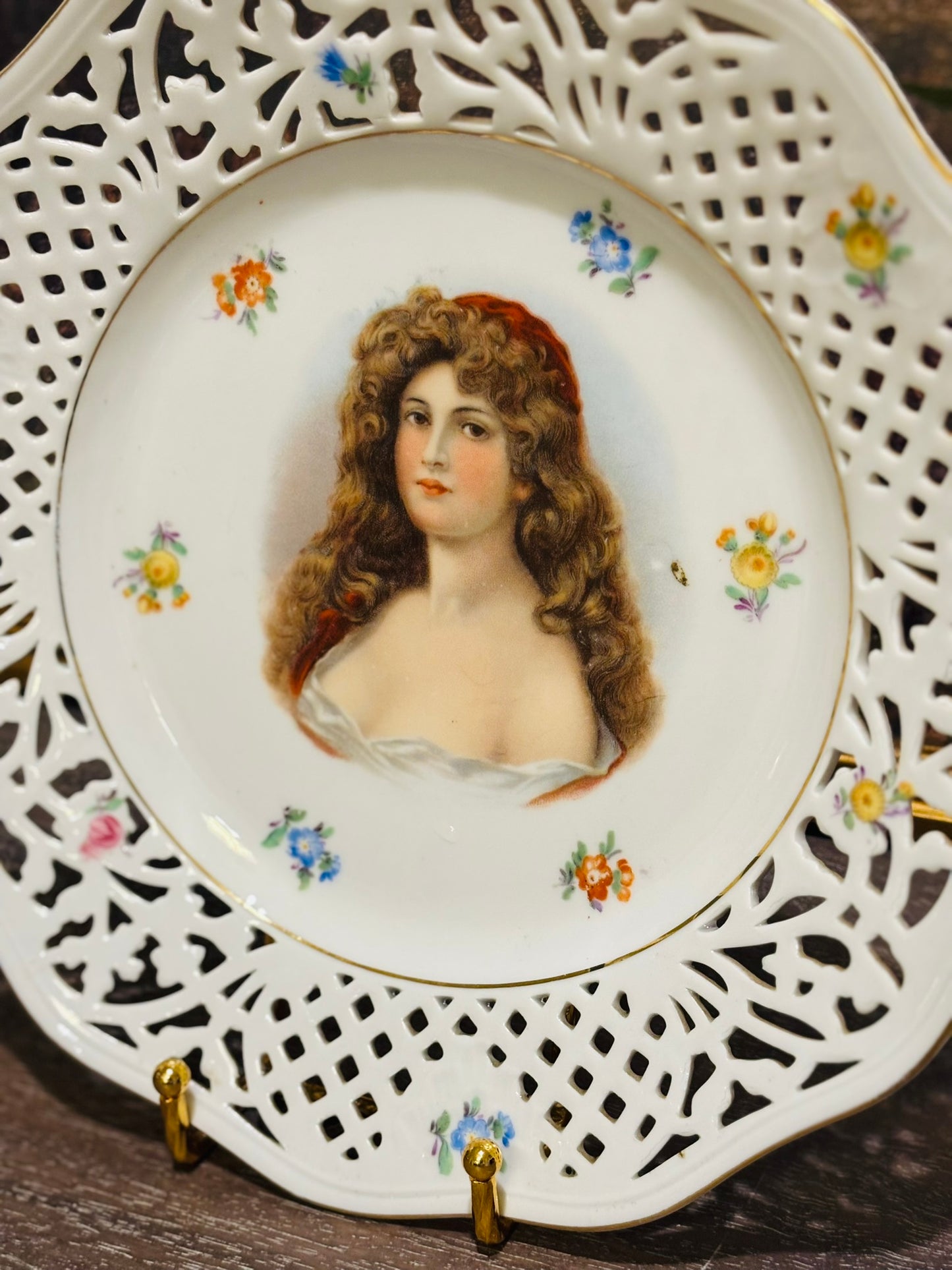 White Germany Reticulated Portrait Plate 10 w