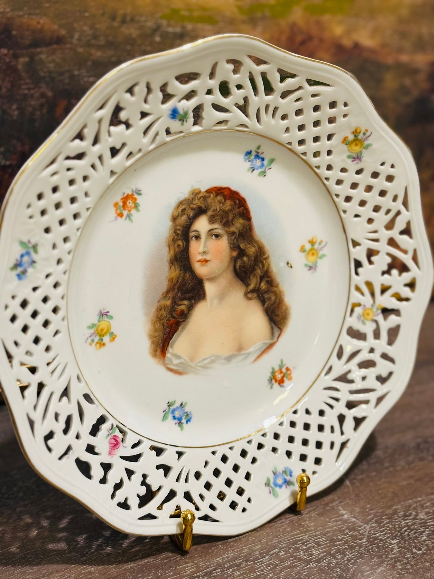 White Germany Reticulated Portrait Plate 10 w