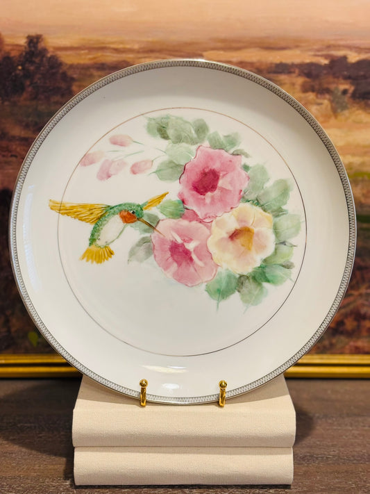 Mikasa Large white hummingbird plate  12 w