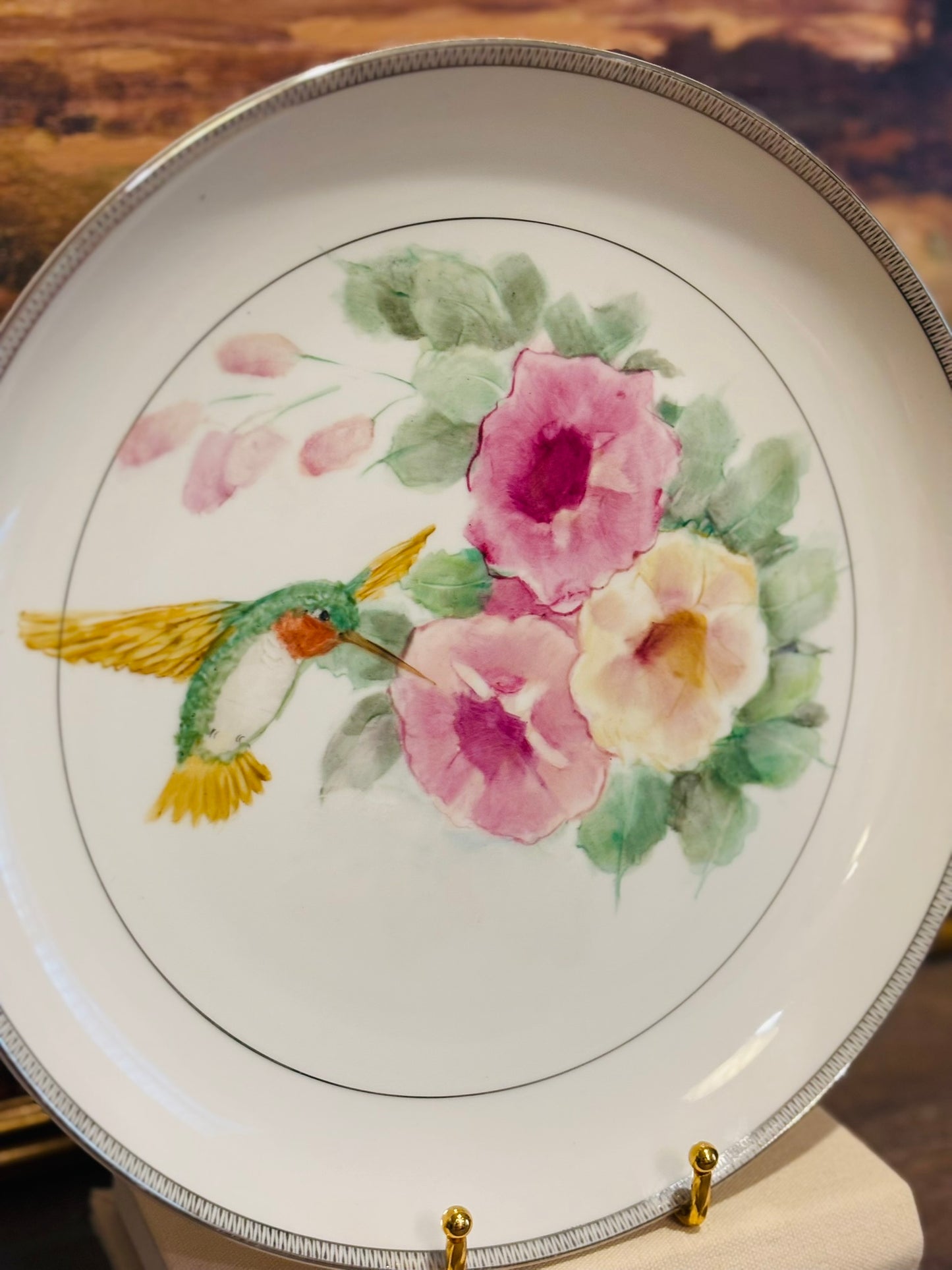 Mikasa Large white hummingbird plate  12 w