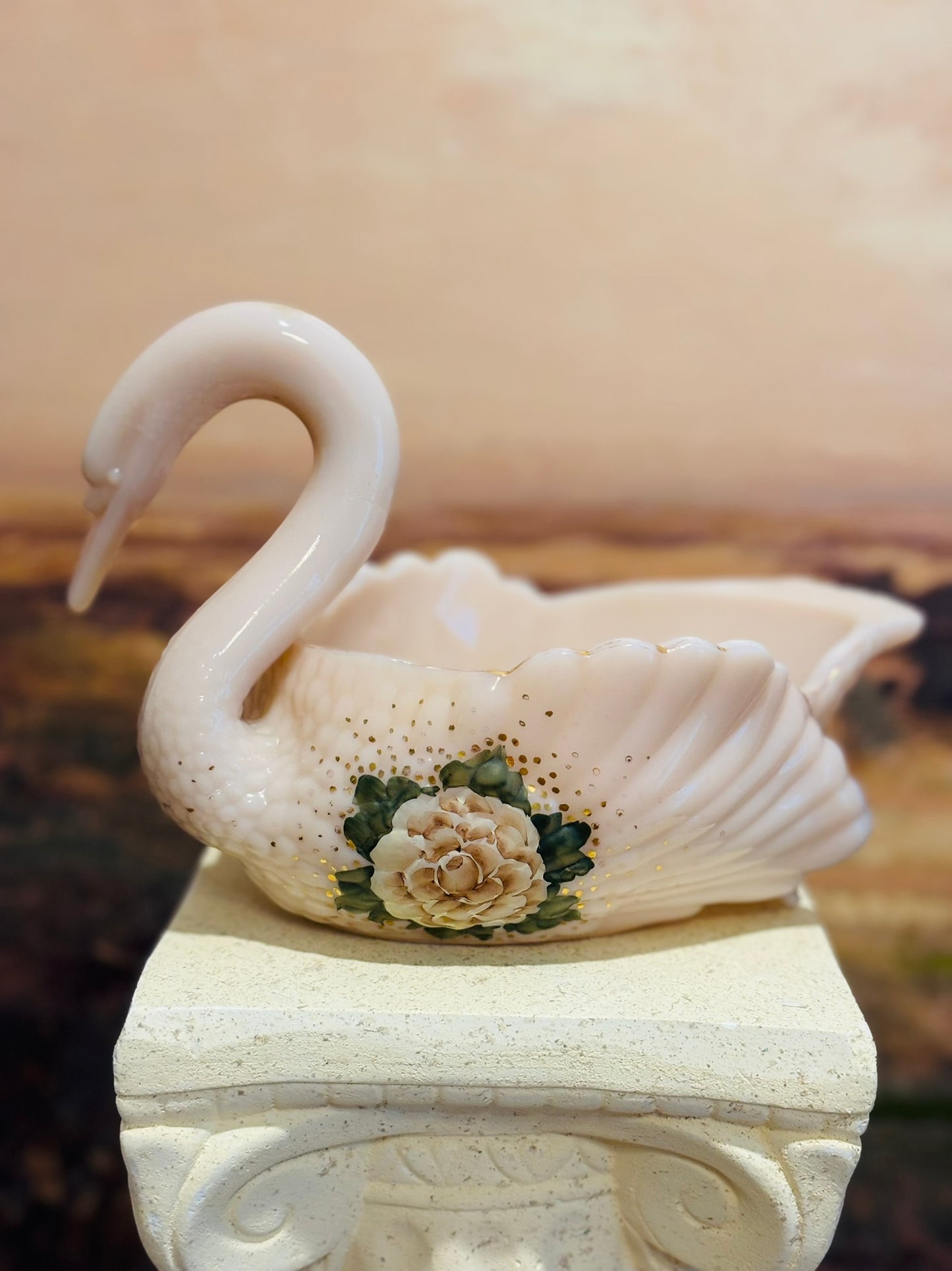 HP Crown Tuscan swan hand painted Pink Cambridge swan 9 l 6 h 5.5 w